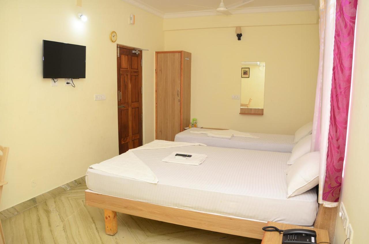 Hari Iyer Residency Hotel Tiruchchendur Exterior photo